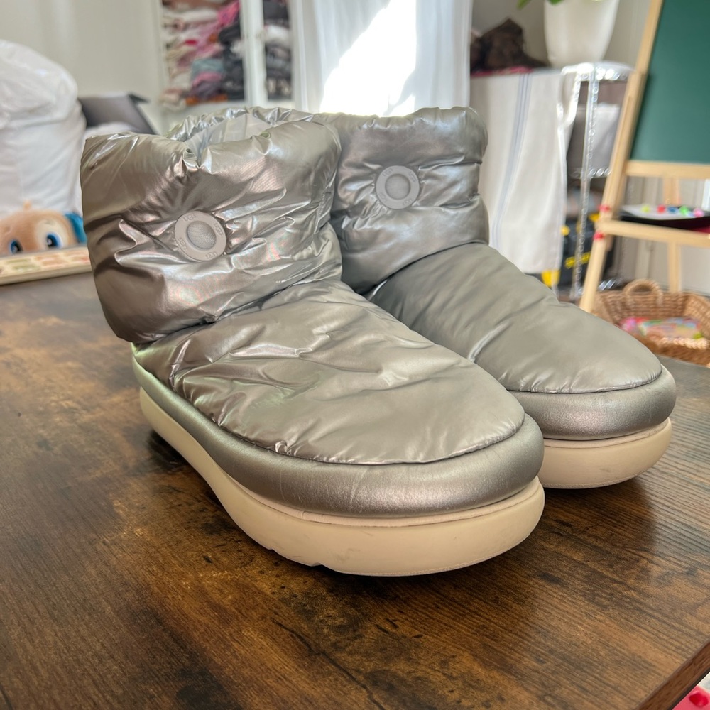 Silver moon boot style Uggs SZ10